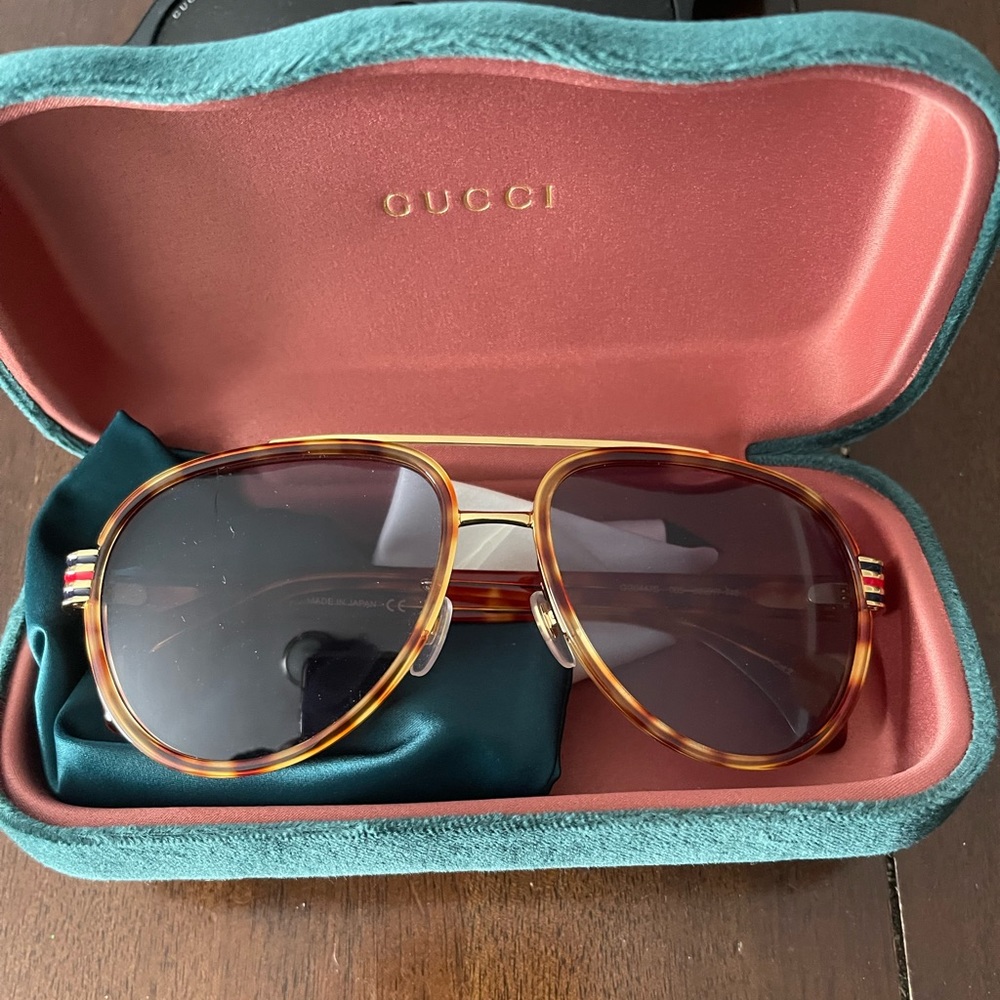 Aviator Gucci glasses rare find asking 300$ obo please no low balls